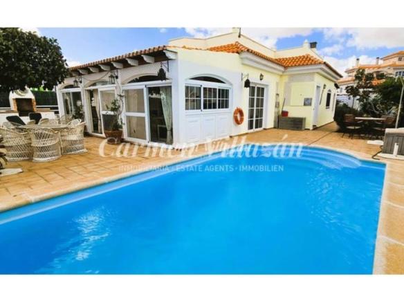 House or villa for sale on Avenida Angel Jove, Caleta de Fuste