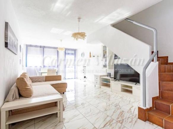 Duplex for sale on Juan Sebastián Elcano Street, Corralejo
