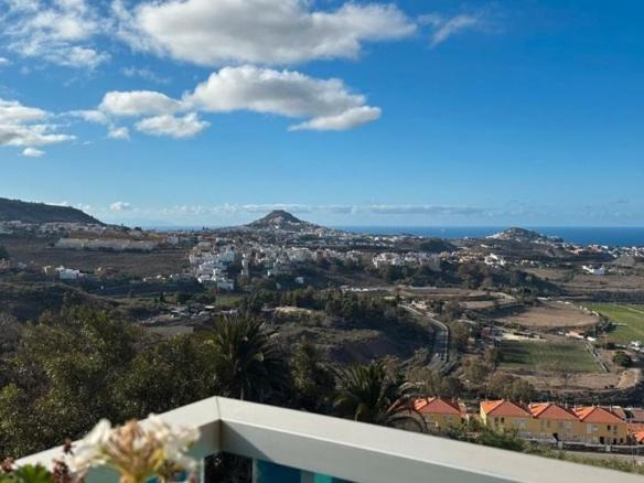 Duplex for sale on Calle Poeta Marcos Martín Artíles, 315, Tamaraceite