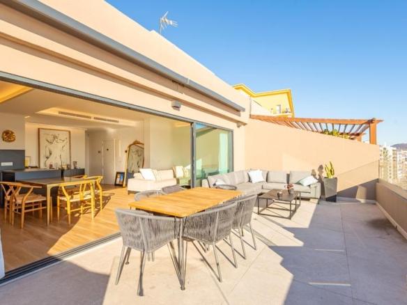 Penthouse for sale on Calle León y Castillo, Alcaravaneras