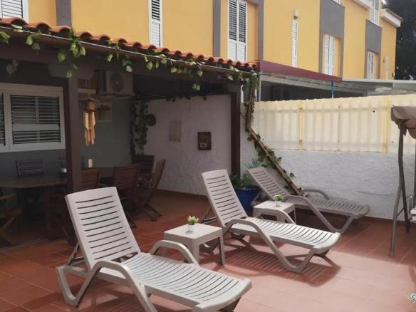 Townhouse for sale on Calle Secundino Delgado, San Fernando