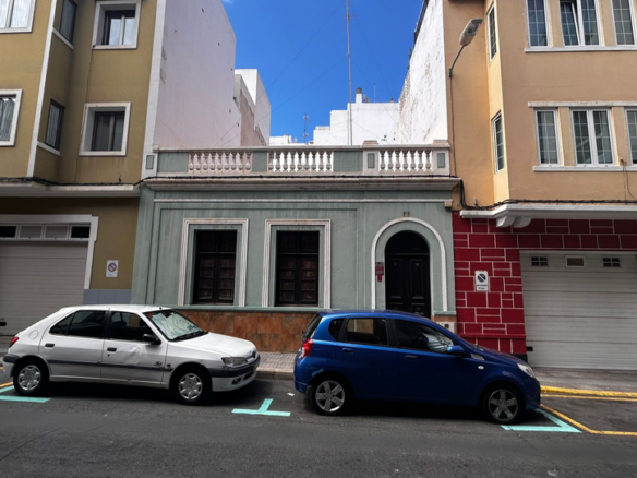 Townhouse for sale on Calle Blasco Ibáñez, 36, Alcaravaneras
