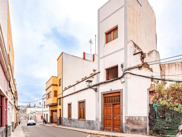 Building for sale at Calle la Salle, 5, Arucas Casco