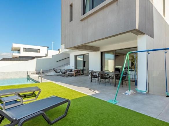 House or villa for sale on Calle Trasatlántico Valbanera, 36, Playa del Hombre – Taliarte – Salinetas