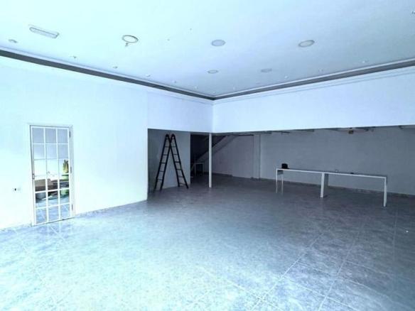 Commercial premises for sale on Calle Alceste, Schamann – Rehoyas