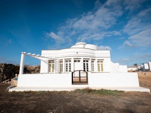 House or villa for sale on Calle Calima, La Graciosa