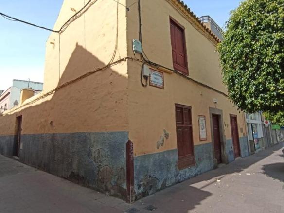 Townhouse for sale on Avenida de la Constitución, San Gregorio