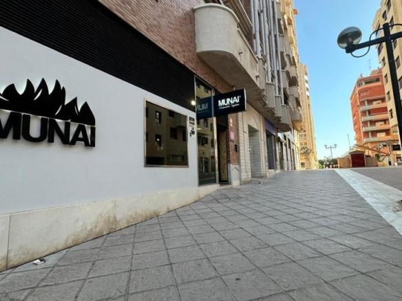 Commercial premises for sale on Reina Sofía Street, Vistalegre