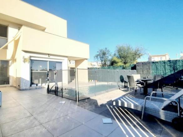 House or villa for sale on Calle de Los Cipreses, Los Urrutias