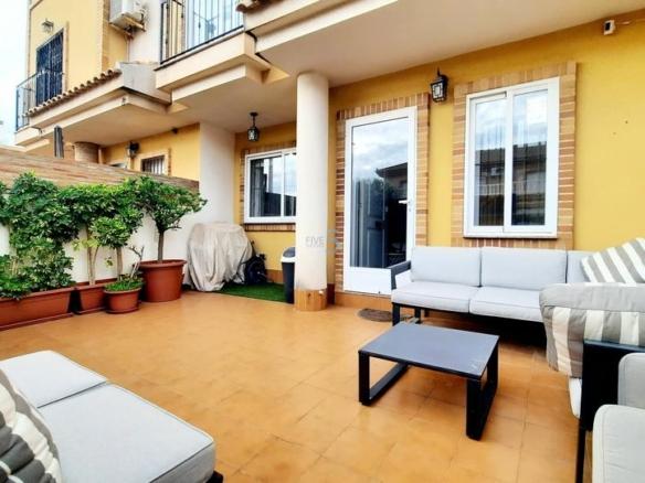 Townhouse for sale on Calle Valle de la Orotova, Los Peñascos – El Salero – Los Imbernones