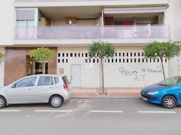 Commercial premises for sale on Calle Atocheros, Juan de Borbón