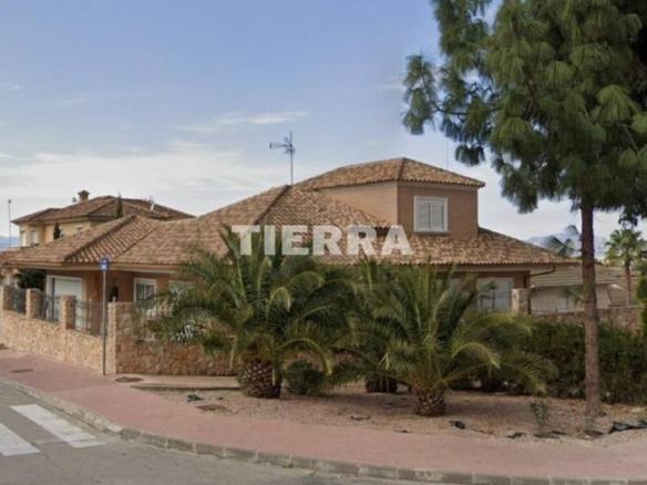 House or villa for sale on Calle Zahara, La Alcayna