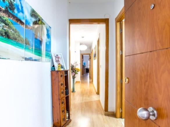 Apartment for sale on Calle de la Sierra Espuña, 5, Centro