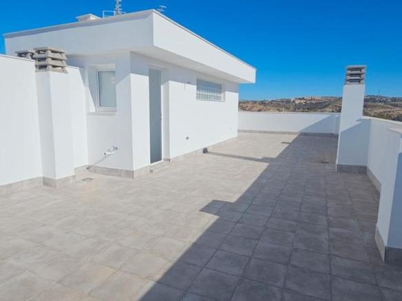 Townhouse for sale on Hojalateros Street, 16, San Antonio – San José – Los Ángeles