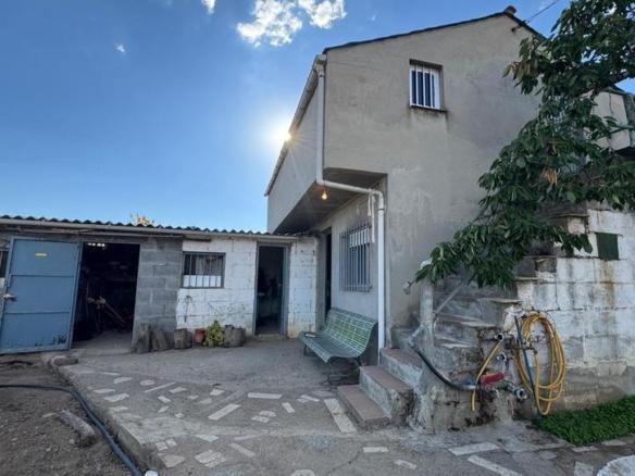 Rustic property for sale in Compostilla – Columbrianos