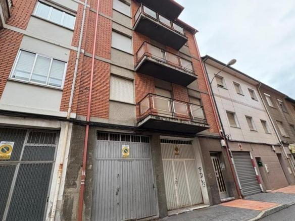 Building for sale in Flores de Sil – La Placa
