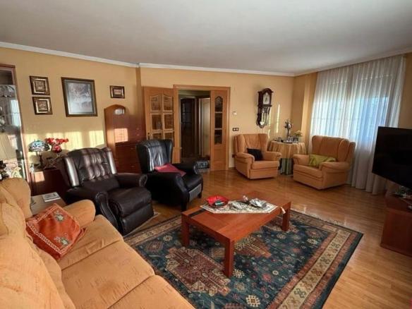 Townhouse for sale in San Andrés del Rabanedo village
