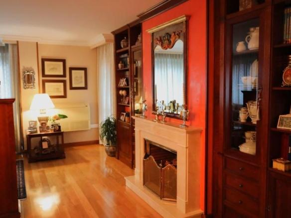 Apartment for sale on Calle de Fray Luis de León, San Claudio – La Chantría