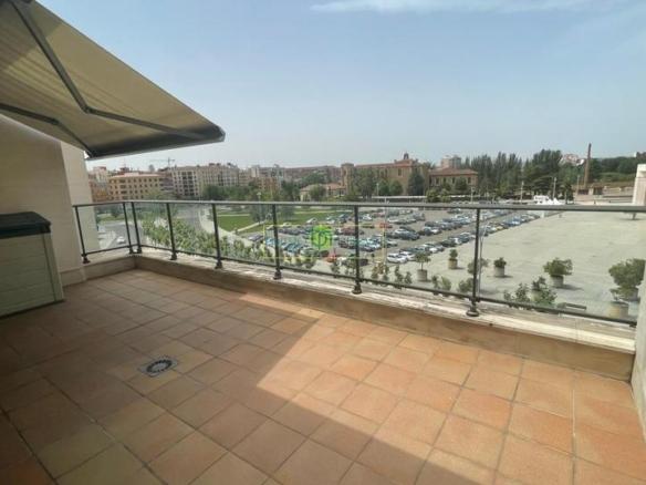 Penthouse for sale in Reyes Leoneses, City Centre