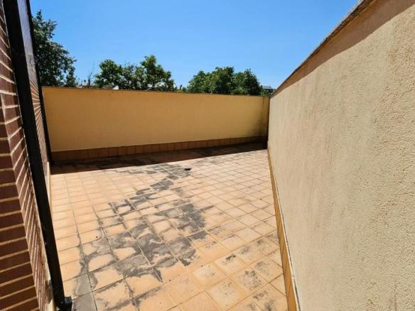 Apartment for sale on Calle Canal Bajo del Bierzo, 251, Cuatro Vientos