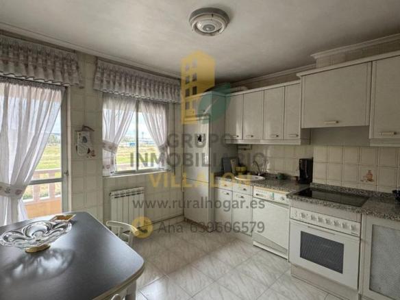 Apartment for sale on Avenida Doctor Fleming, Armunia