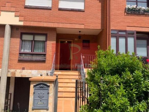 Townhouse for sale in Gonzalo de Berceo, Trobajo del Camino