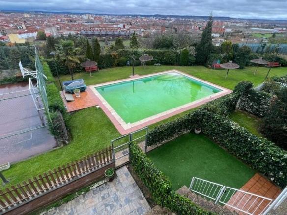 Townhouse for sale in Trobajo del Camino