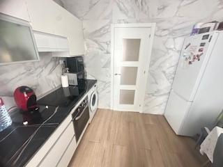 Apartment for sale on Avenida de Álvaro López Núñez, City Center