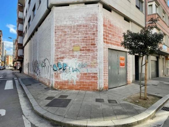 Commercial premises for sale on Calle Sierra Pambley in Ponferrada, 27, Centro