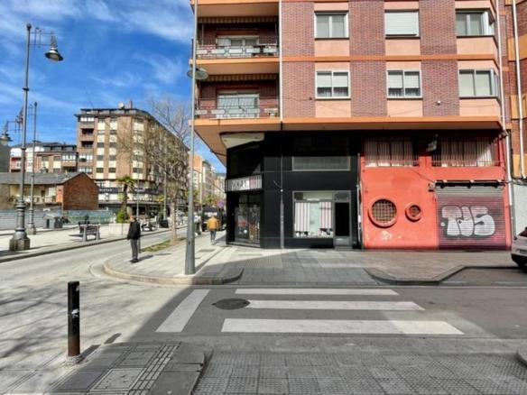 Commercial premises for sale on Calle Navaliegos in Ponferrada, 6, Centro