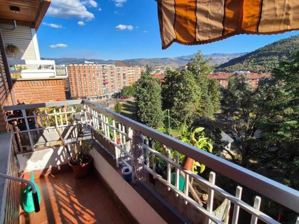 Apartment for sale on Avenida de Portugal, Flores de Sil – La Placa