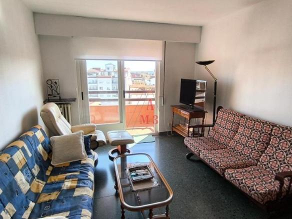 Apartment for sale on Avenida Suero de Quiñones, City Center
