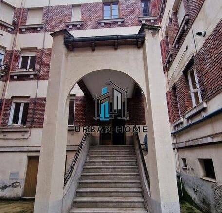 Apartment for sale on Lucas de Tuy Street, City Centre