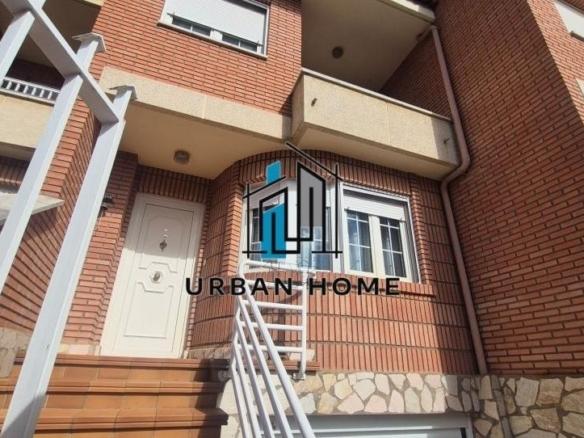 Townhouse for sale on Avenida del Párroco Pablo Díez, Trobajo del Camino