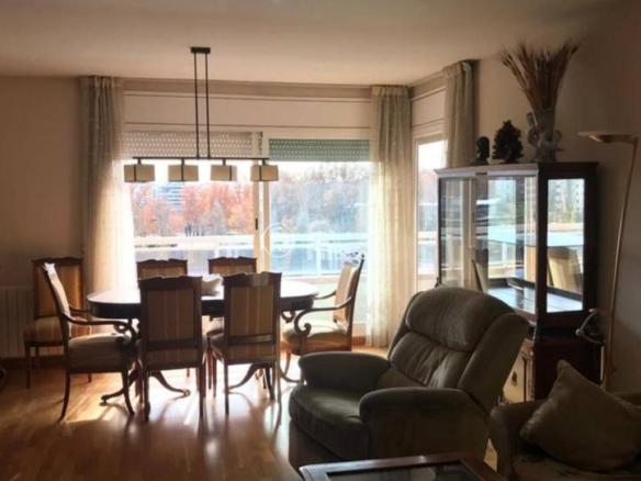 Apartment for sale on Avenida Segre, Rambla Ferran