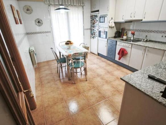 Townhouse for sale on Calle Farraginals, Alpicat