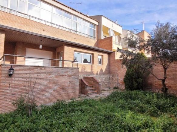 Semi-detached house for sale in De Josep Casanoves, Mollerussa