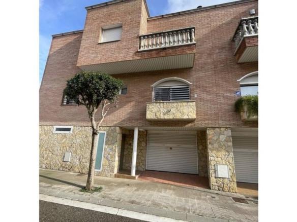 House or villa for sale on Almatà Street, Balaguer