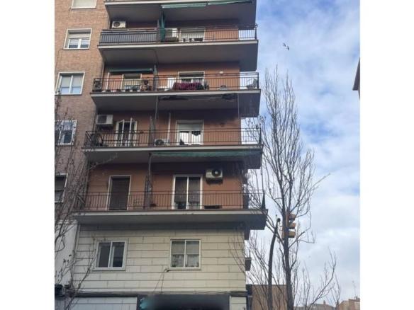 Apartment for sale on Avenida Madrid, Instituts – Universitat