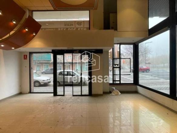 Premises for sale on Calle Avinguda Garrigues, Cappont