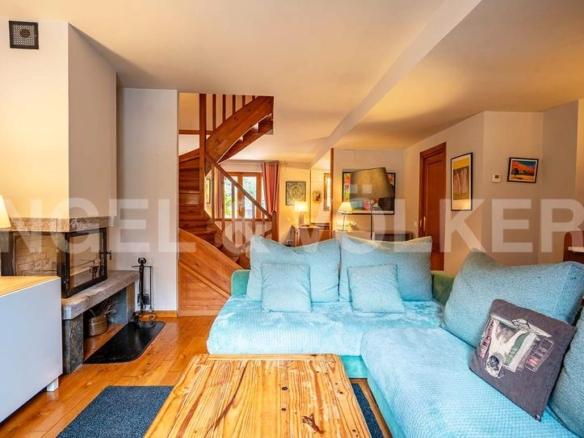 Semi-detached house for sale on Carrer Sant Cerat, 18, Bossòst