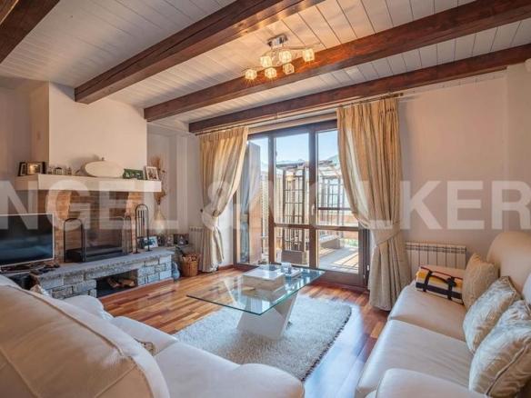 Semi-detached house for sale in Carrèr Montcorbau, 9, Vila
