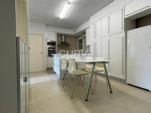 Apartment for sale in Instituts – Universitat