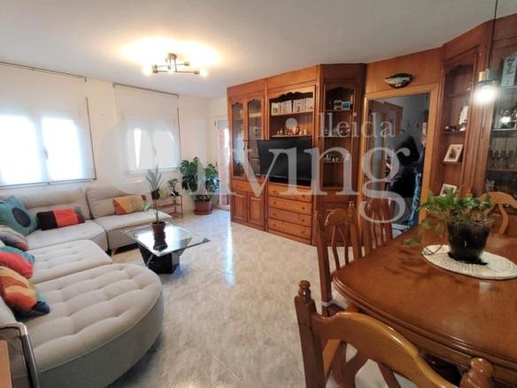 Apartment for sale on Carrer República del Paraguay, Instituts – Universitat