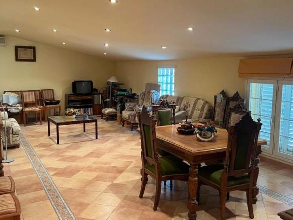Townhouse for sale on Carrer Prat de la Riba, Linyola