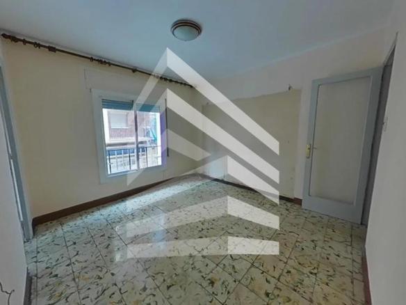 Apartment for sale on Carrer Tamarit de Llitera, Joc de la Bola – Camps d’Esports