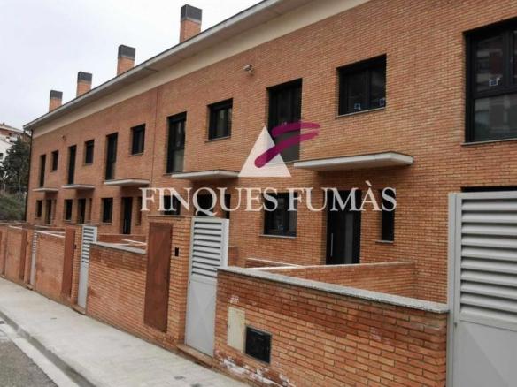 Townhouse for sale on Avinguda de Vallfogona, 37, Cervera
