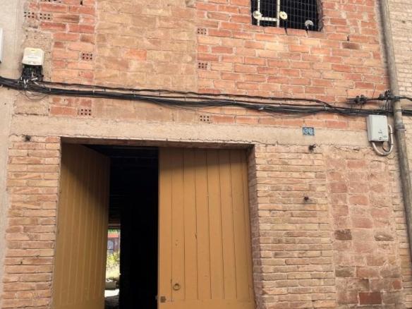 Townhouse for sale on Carrer Pi I Margall, 33, Juneda