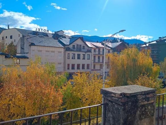 House or chalet for sale in Avinguda Dels Comtes de Pallars, Sort