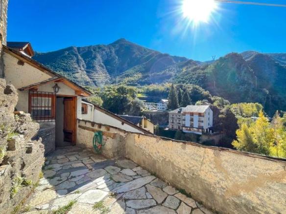 House or chalet for sale in Avinguda Pallaresa, Llavorsí